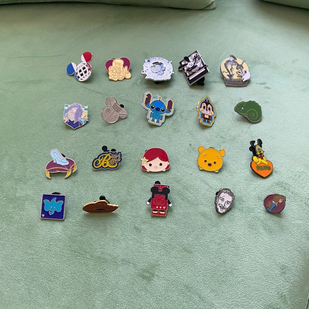 Calling Disney Pin Traders- 20 Perfect Pins for Summer in the Parks!